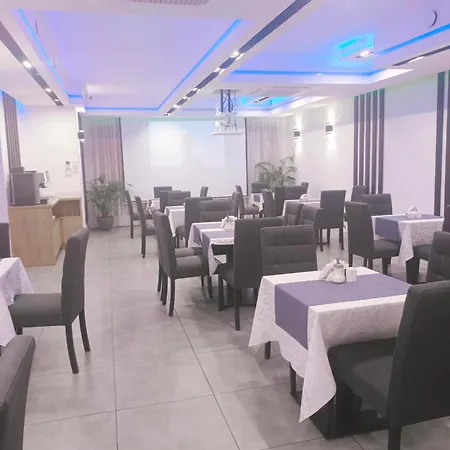 Bed and breakfast & Restauracja Amber Raszyn