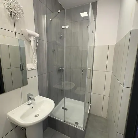 & Restauracja Amber Bed and breakfast Raszyn