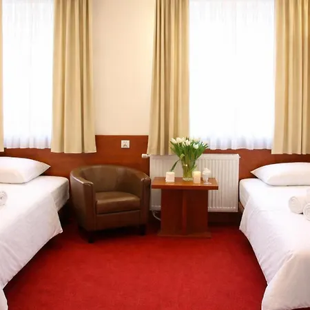 Amber 3* Raszyn